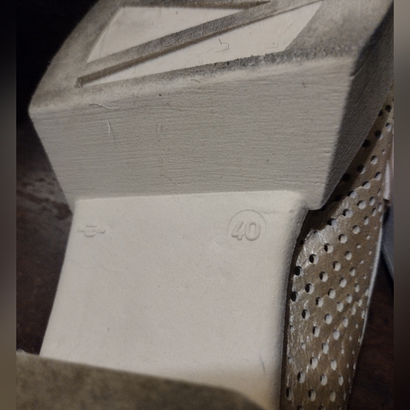 Softwaves Gold Leather Chunky Heel Loafers Size 40 (9.5) - Picture 7 of 8